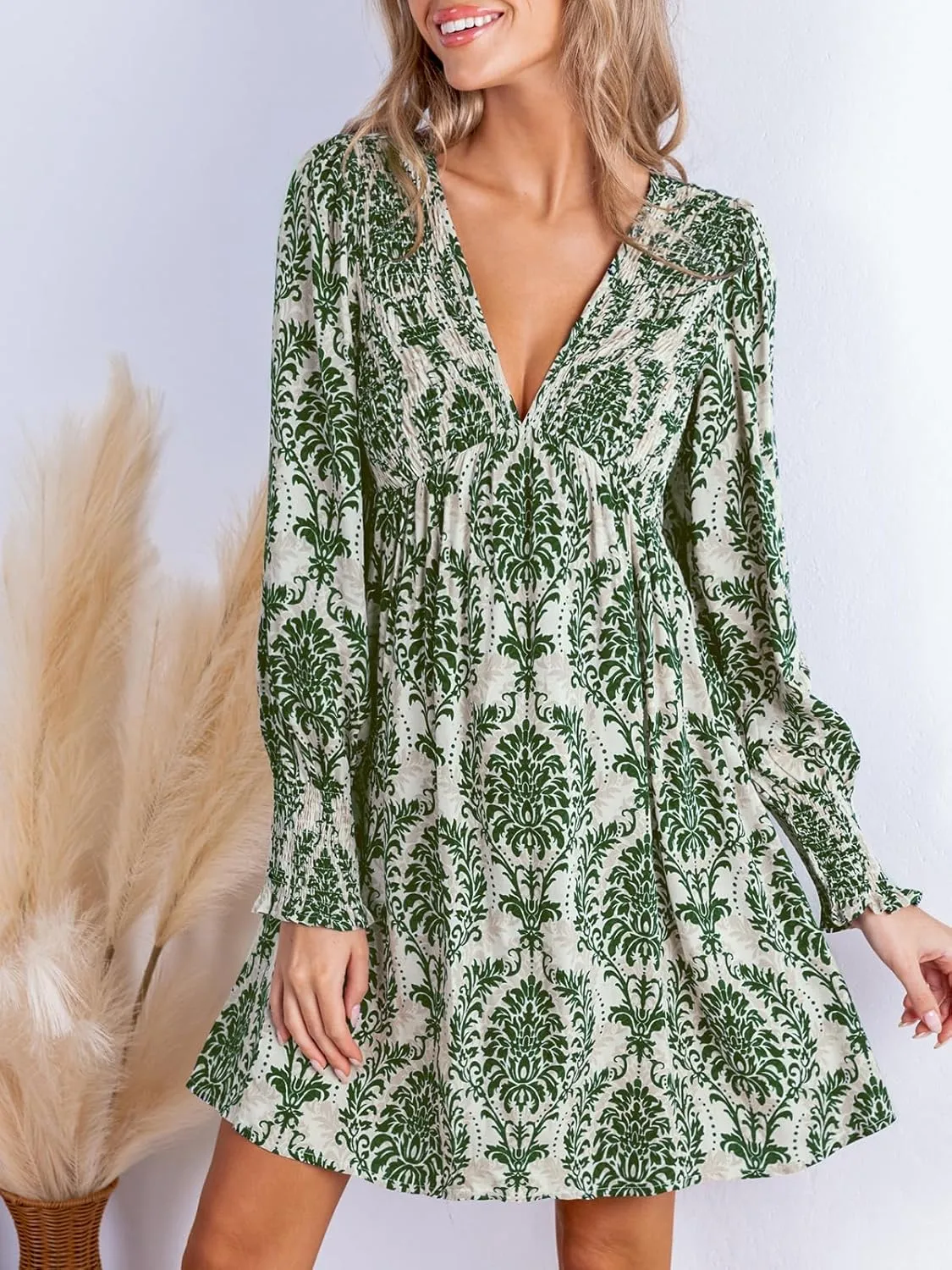 CUPSHE Women's Mini Dress Smocked V Neck Long Sleeve Empire Waist Casual A Line Dress