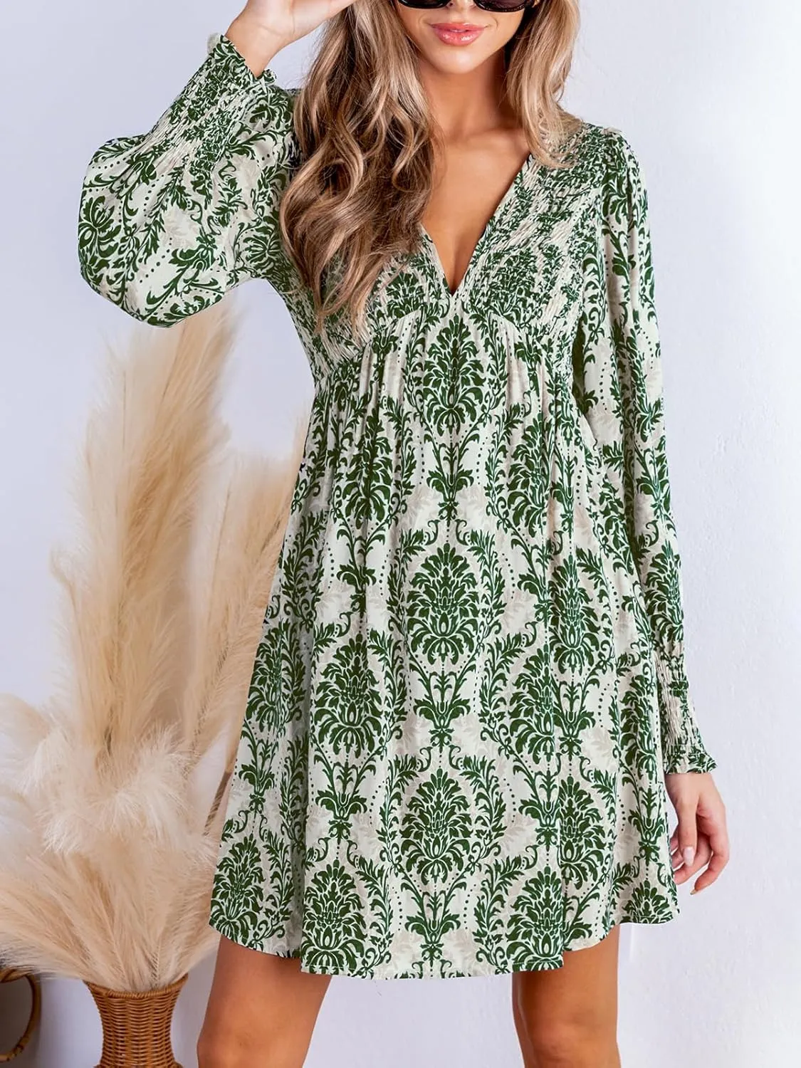 CUPSHE Women's Mini Dress Smocked V Neck Long Sleeve Empire Waist Casual A Line Dress